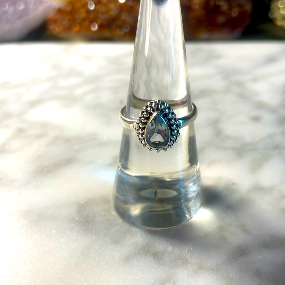 Beautiful blue topaz tear drop 925 sterling silver ring in size 7